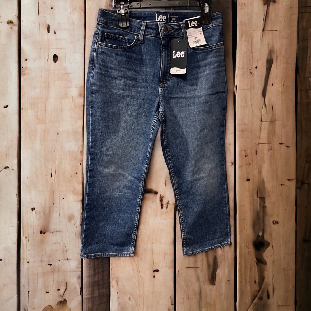 NEW Lee Mid Rise Capris